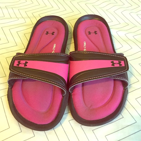✳️️Sale✳️Like New Under Armour Slides