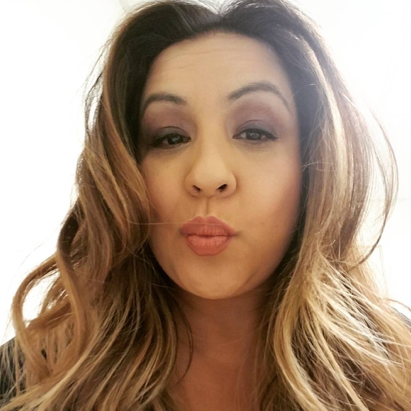 Meet your Posher, Elizabeth