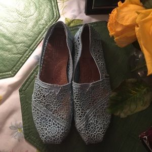 ~PRICE DROP~ Toms perfect for summer! ☀️