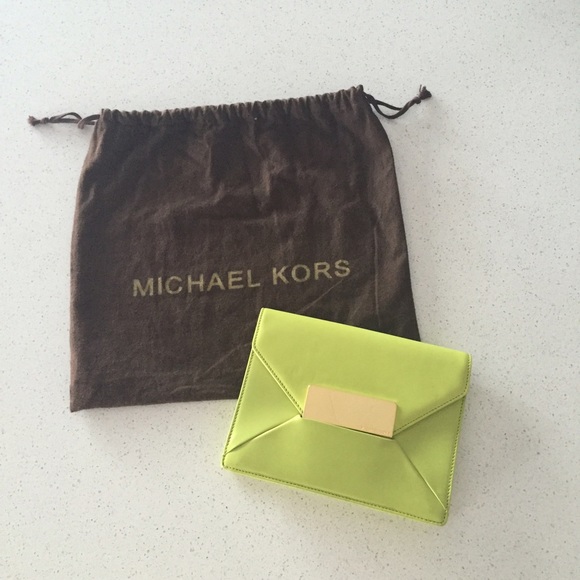 Micheal Kors envelope clutch - Picture 1 of 4