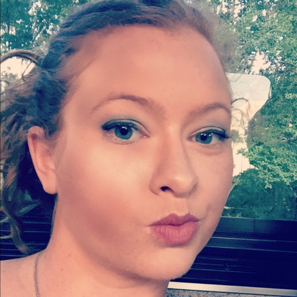 Meet your Posher, Bethany - Picture 1 of 1