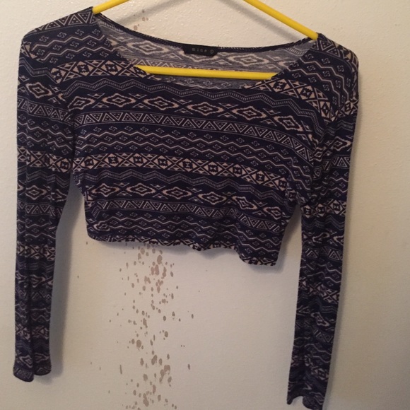 Longsleeve Tribal Crop Top