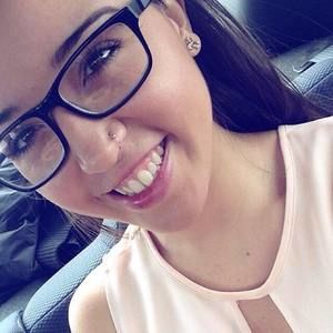 Meet your Posher, Camila