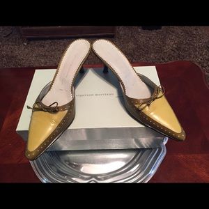 Signer son Morrison shoes