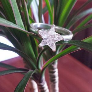 Sterling silver ring w star shape zirconia