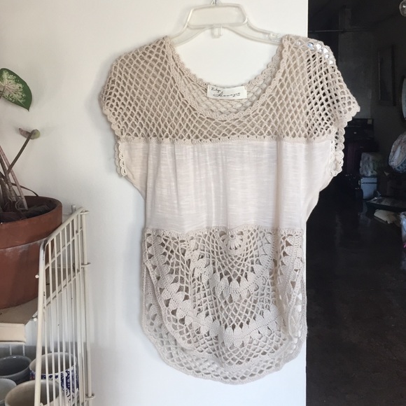 Lace short sleeved top