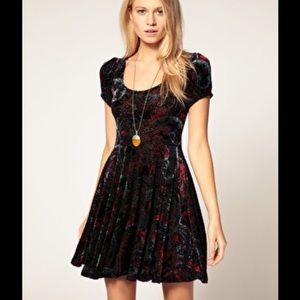 URBAN OUTFITTERS Velvet Holiday Party Dress Size M