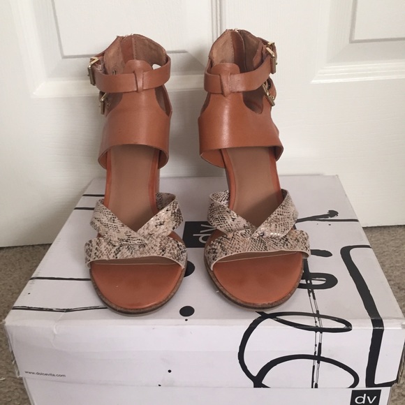 Dolce vita petal two-tone sandal - Picture 2 of 2