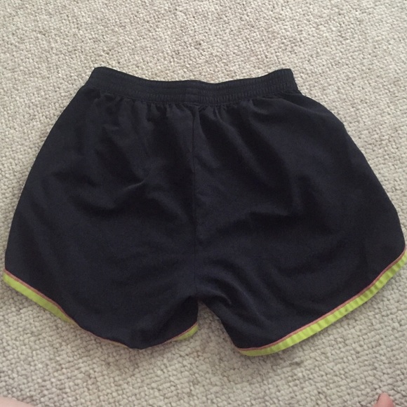 Under Armour shorts - Picture 2 of 2