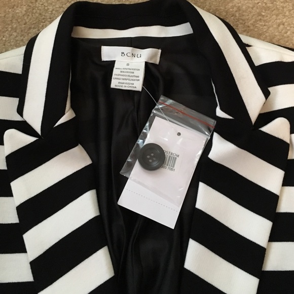 Blazer new with tags - Picture 2 of 3