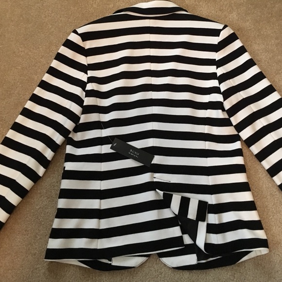 Blazer new with tags - Picture 3 of 3
