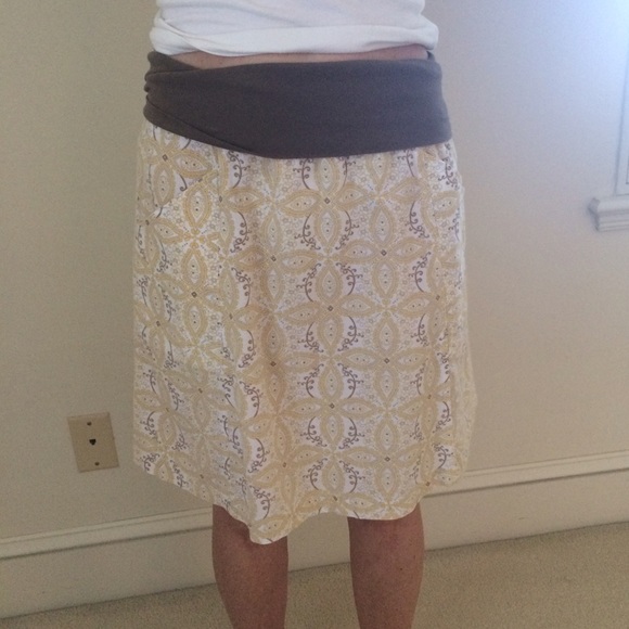 Columbia SPF skirt with an elegant paisley 🌻
