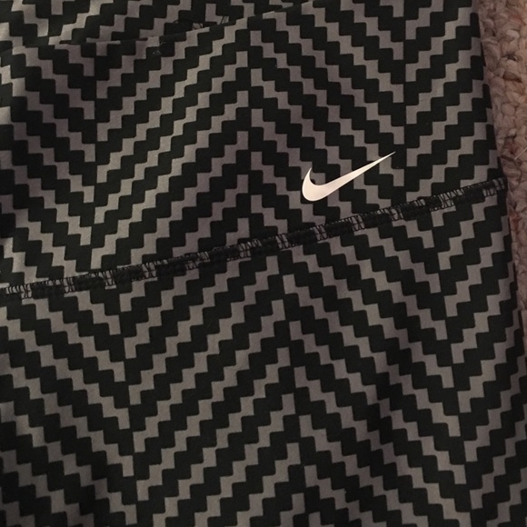 Nike leggings. SO CUTE!!! - Picture 2 of 4