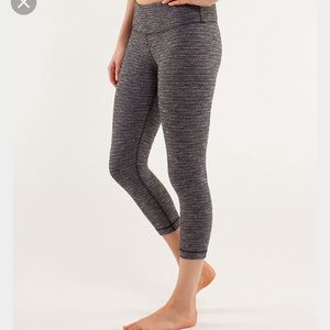 Lululemon perfect gray crops tight knit size 6