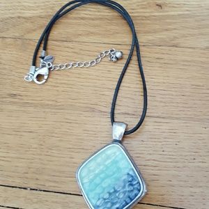 CHICO'S SHADES OF BLUE & AQUA NECKLACE