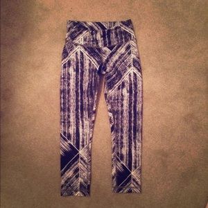 Black and white Lulu Wunder Under Crops