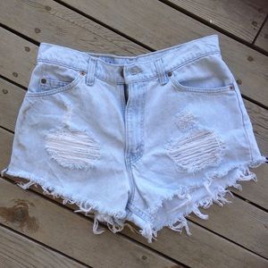 High Waisted Levi Shorts 🔺