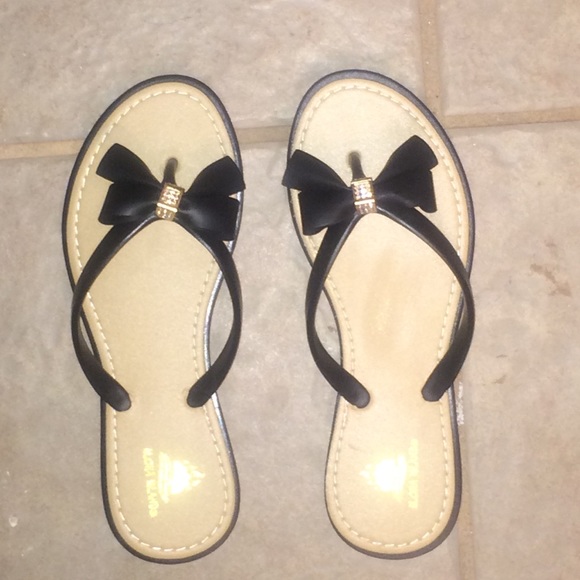 Black 🎀bow tie flops🎀