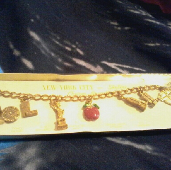 Nwt new york city charm bracelet