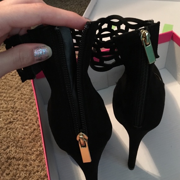 US size 9, black 6 inch heels - Picture 3 of 4
