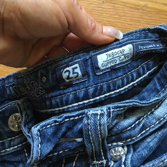 Miss Me Capri Jeans - Picture 3 of 4