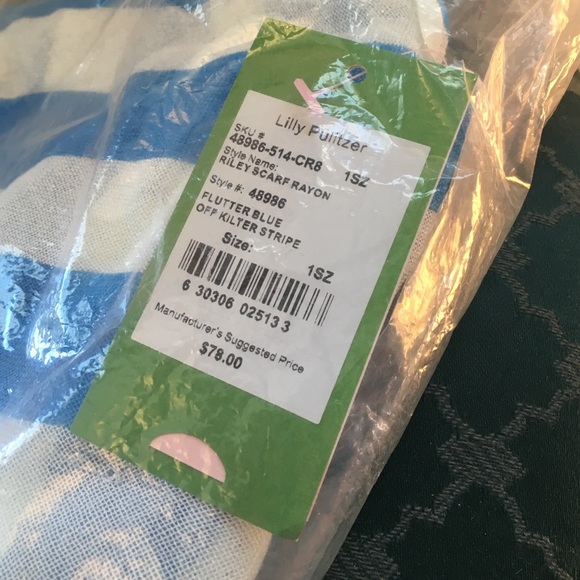 NWT: Lily Pulitzer light weight scarf never worn - Picture 2 of 3