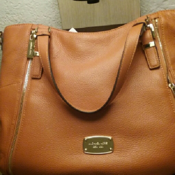 Michael kors shoulder tote