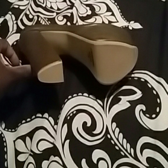 Shoes - Picture 4 of 4