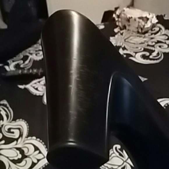 Shoes - Picture 3 of 4