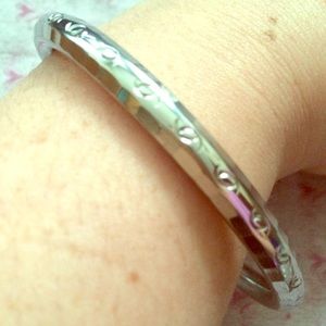 Stainless steel bangle silver tone