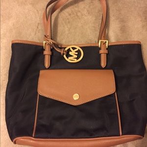 MK Purse BRAND NEW. Perfect condition.