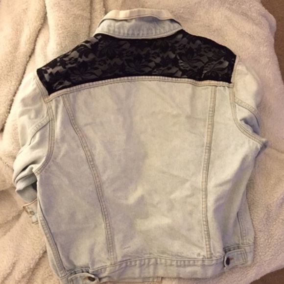 UO X LEVI'S lace oversized denim jacket