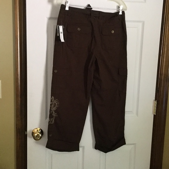 AB Studio's Stretch Capri - Picture 2 of 4