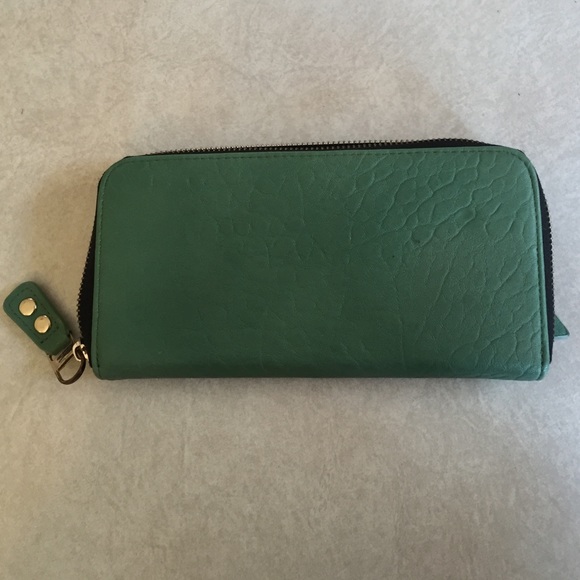 Green wallet - Picture 1 of 1