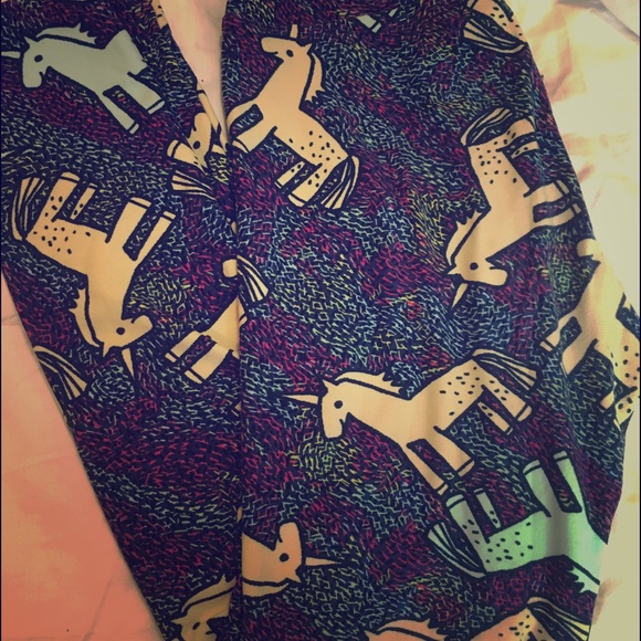 HTF BNWT OS UNICORN print LuLaRoe leggings.