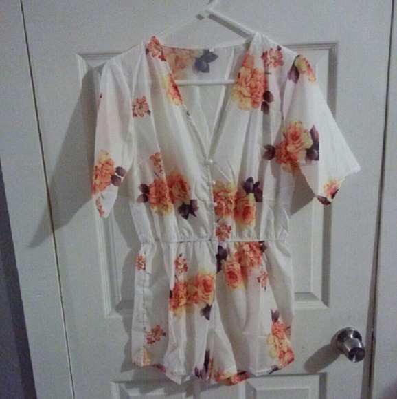 *LAST ONE* Playsuit Floral Romper - Picture 4 of 4