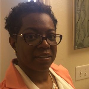 Meet your Posher, Dee