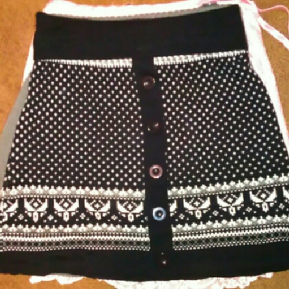 Maurucies skirt never worn