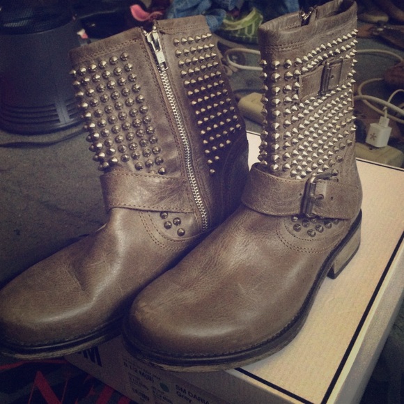 Steve Madden Monicaa Studded boots