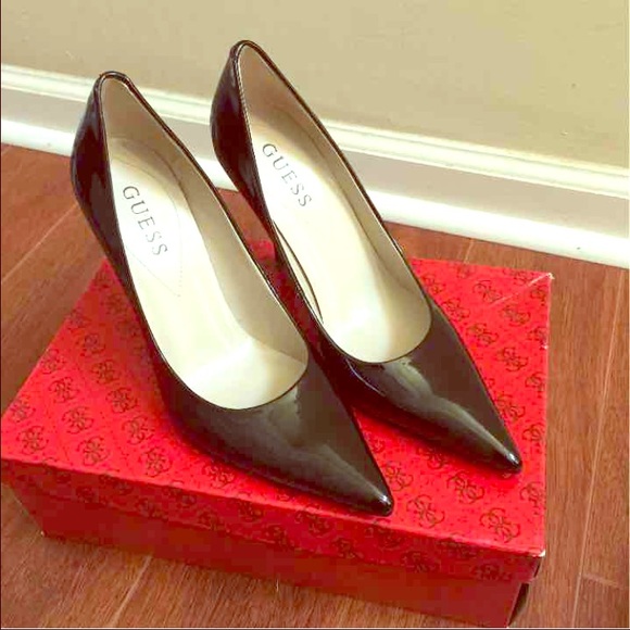 Gorgeous Guess black pumps