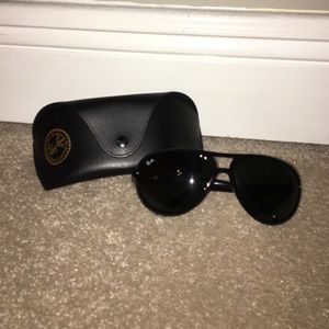 Black ray ban aviators