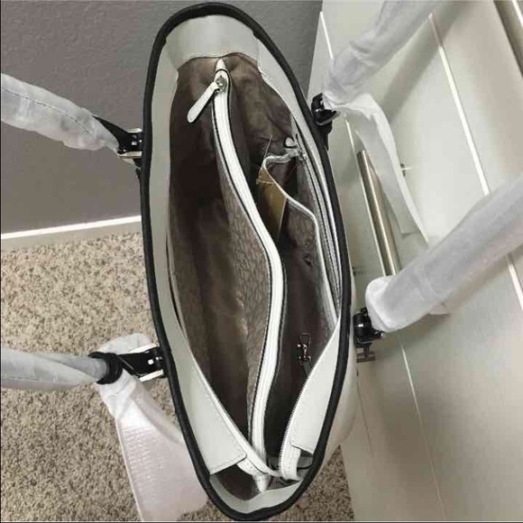 *SOLD* Michael Kors Tote - Picture 3 of 4