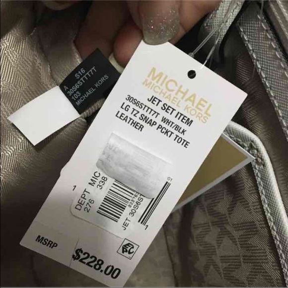 *SOLD* Michael Kors Tote - Picture 4 of 4