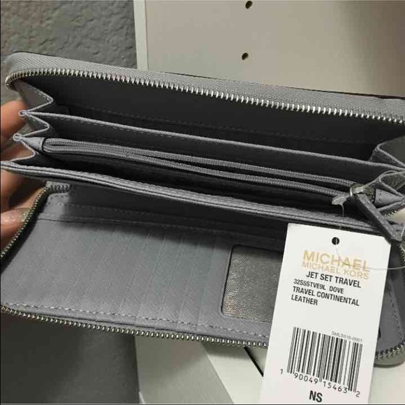 *SOLD* Michael Kors Wallet - Picture 4 of 4