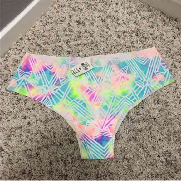 *SOLD* Victoria's Secret Set - Picture 2 of 4