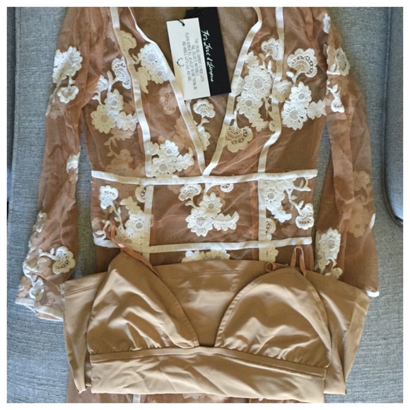 SOLD ON AKZNYC - Picture 3 of 4