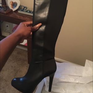 Black Jessica Simpson boots!