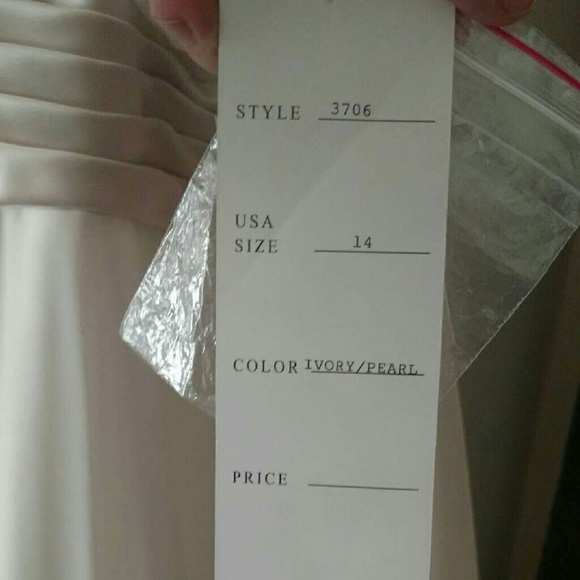 Wedding dress - Picture 3 of 4