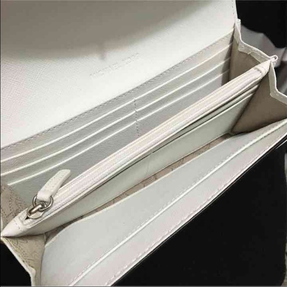 *SOLD* Michael Kors Wallet - Picture 3 of 4