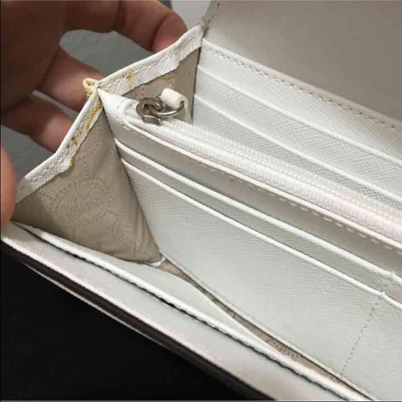 *SOLD* Michael Kors Wallet - Picture 4 of 4